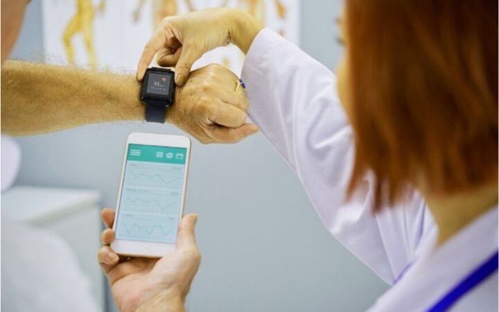why-are-smartwatches-being-used-for-senior-health